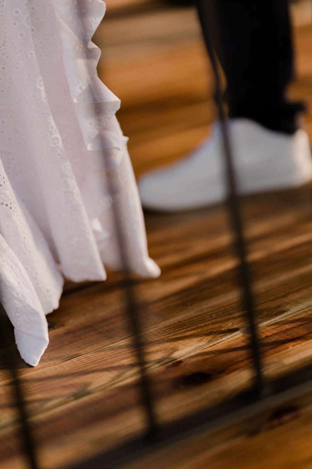 Detalhe do vestido e dos sapatos